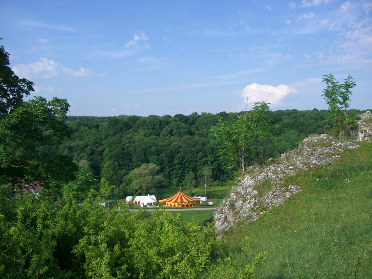 Cirko Palapinė, Žalia, Cirkas, Dangus, Mėlynas, Eselsburgo Slėnis, Swabian Alb, Palapinė, Rokas, Žalias