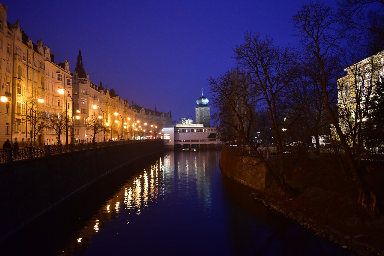 Miestas, Naktis, Žibintai, Prague, Upė, Lempos, Švytėjimas, Nemokamos Nuotraukos,  Nemokama Licenzija