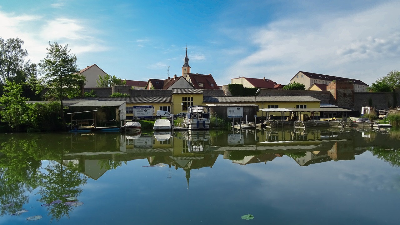 Miestas,  Ežeras,  Vandens,  Architektūra,  Kraštovaizdis,  Statyba,  Bažnyčia,  Namai,  Žymus Objektas,  Veidrodinis