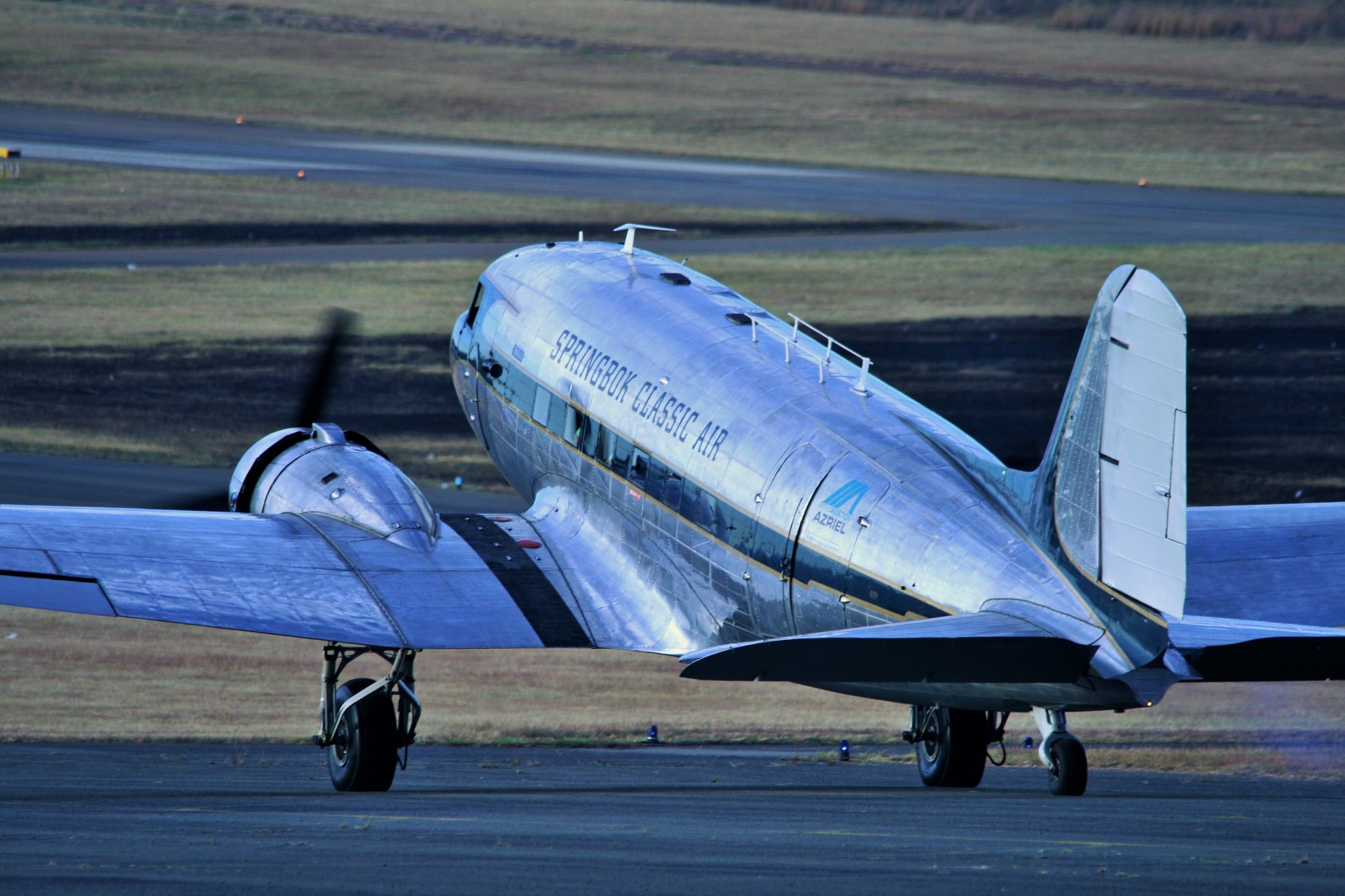 Orlaivis,  Fiksuotas & Nbsp,  Sparnas,  Dakota,  Taksiravimas,  Klasikinis Dc-3 Dakota, Nemokamos Nuotraukos,  Nemokama Licenzija