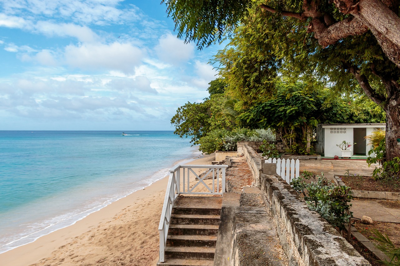 Gryno Vandens Vila Paplūdimio, Barbados, Atlanto Vandenynas, Laiptai, Atogrąžų Medžiai, Nemokamos Nuotraukos,  Nemokama Licenzija