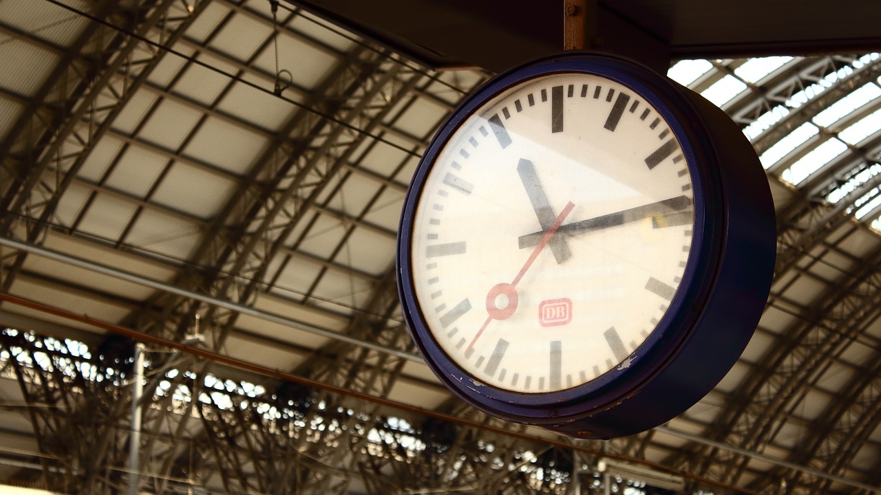 Laikrodis, Traukinių Stotis, Geležinkelių Transportas, Stoties Laikrodis, Laikas, Geležinkelis, Laikas Nurodant, Platforma, Laikas, Valandos