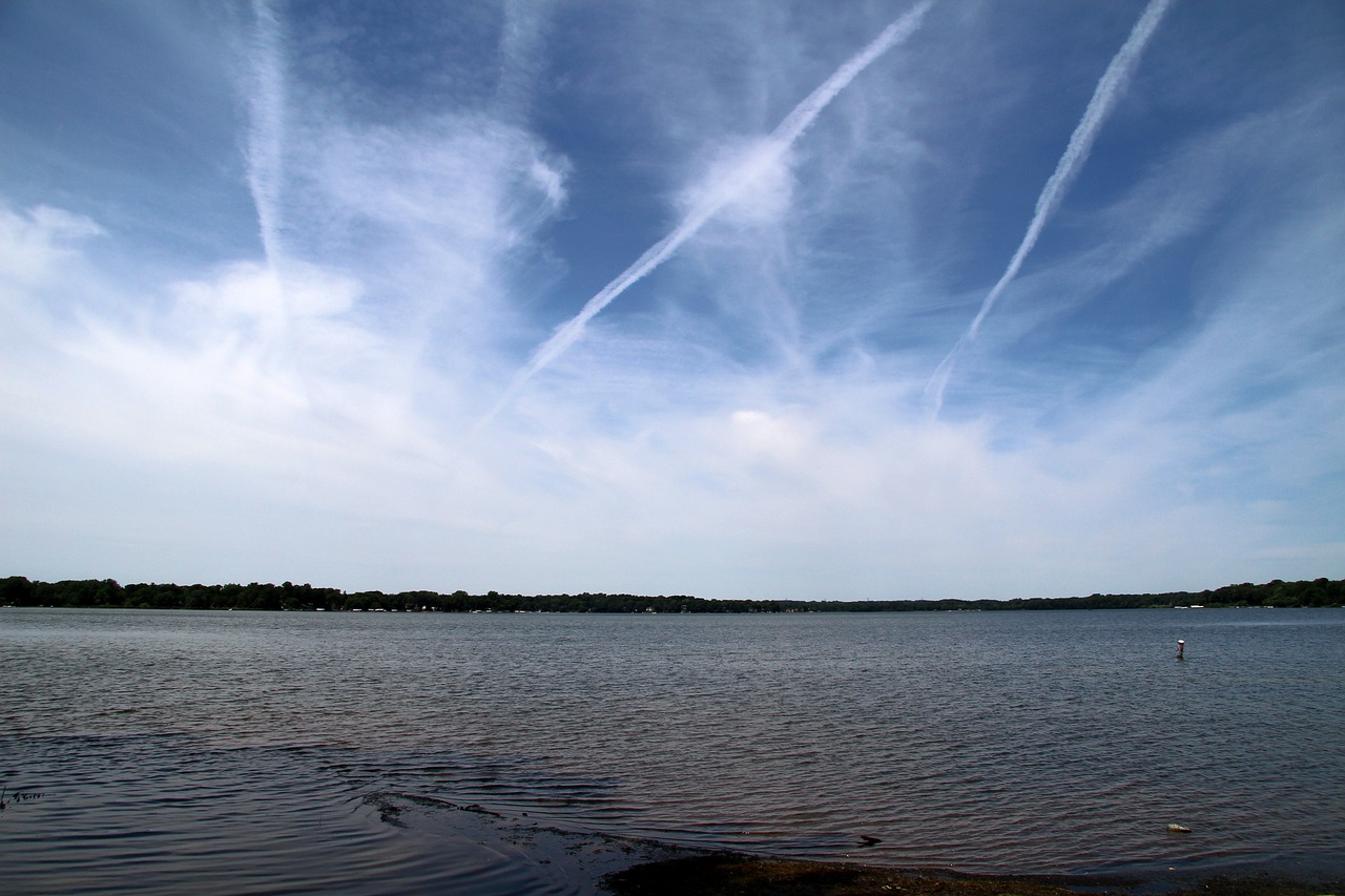 Debesys, Ežeras, Contrails, Nemokamos Nuotraukos,  Nemokama Licenzija