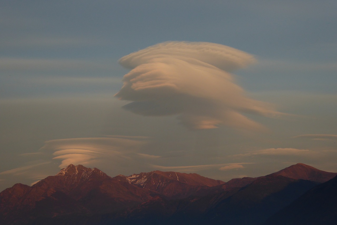 Debesys Lenticular, Debesys, Saulėlydis, Oras, Dangus, Altocumuli Lenticular, Debesis, Gamta, Nemokamos Nuotraukos,  Nemokama Licenzija