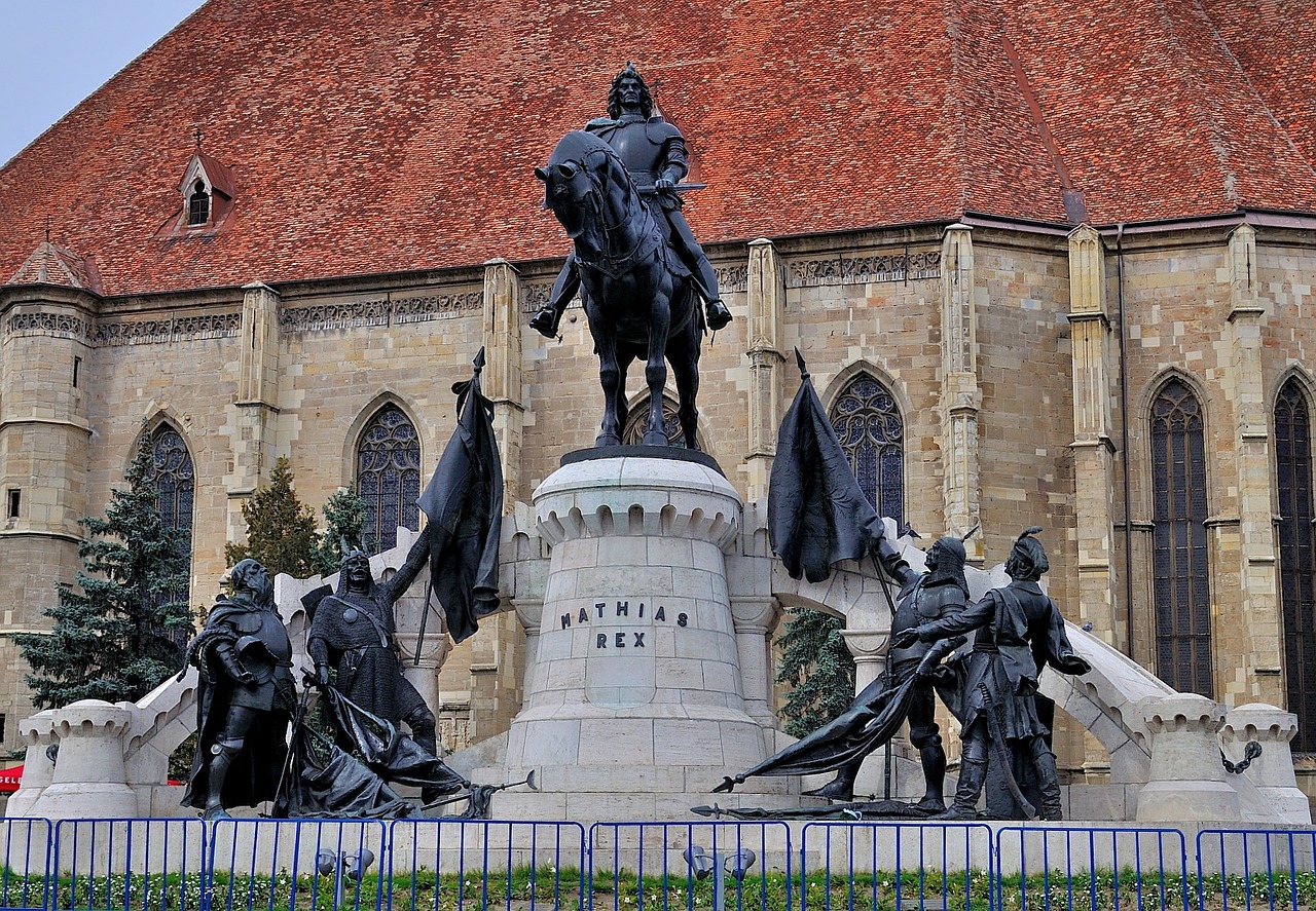 Cluj-Napoca, Romanija, Mathias Rex Aikštė, Bažnyčia, Statula, Senas, Istorija, Architektūra, Europa, Orientyras