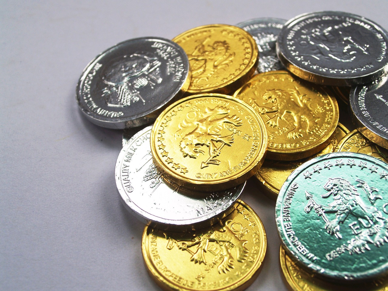 Moneta, Auksas, Pinigai, Izoliuotas, Bokštas, Ekonomika, Norma, Verslas, Pajamos, Koncepcija