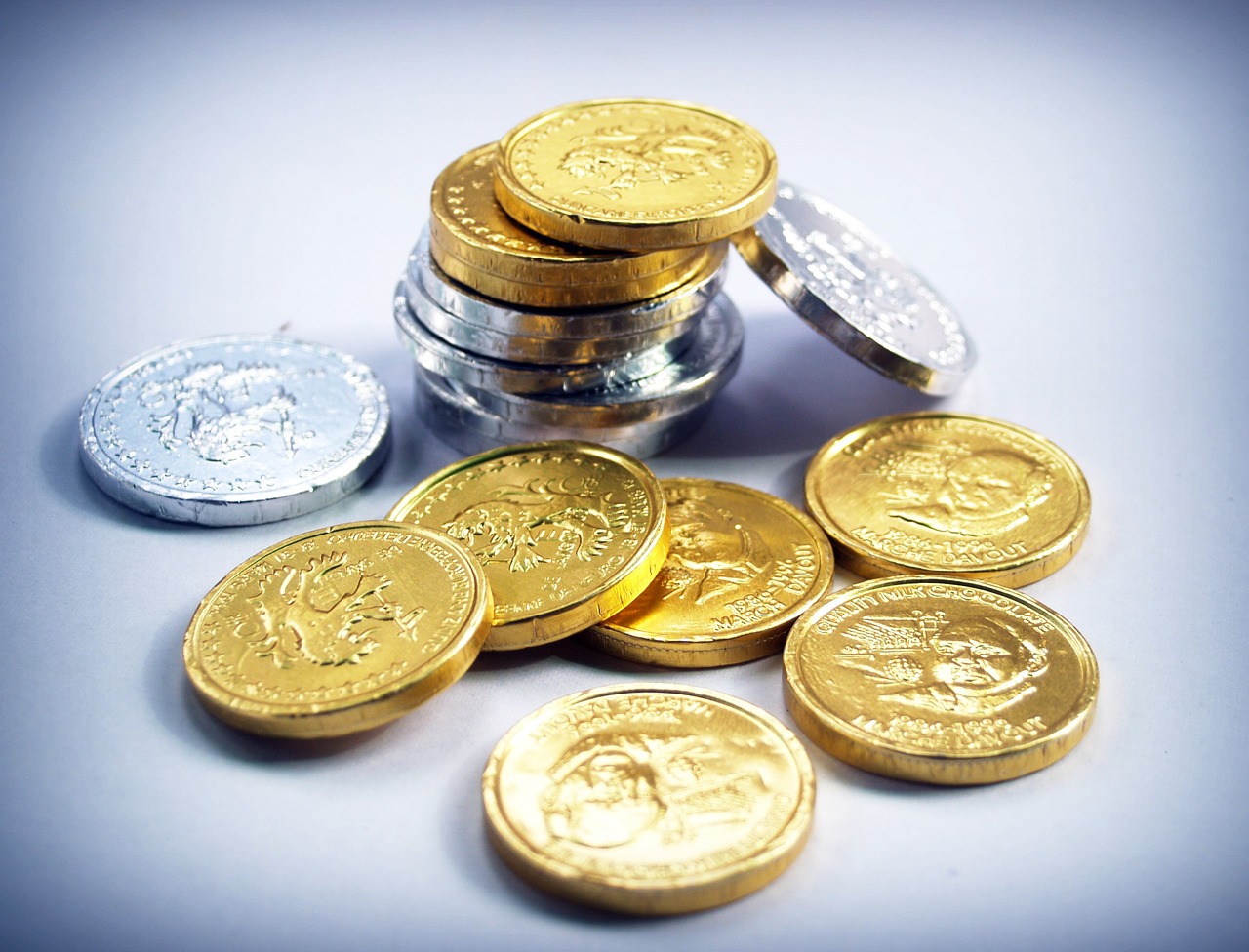 Moneta, Auksas, Pinigai, Izoliuotas, Bokštas, Ekonomika, Norma, Verslas, Pajamos, Koncepcija