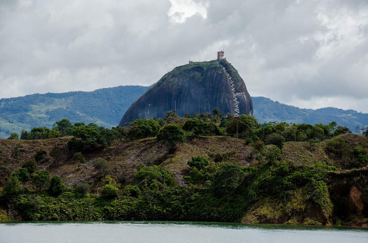 Kolumbija, Guatape, Ežeras, Rezervuaras, Salos, Turizmas, Lankytinos Vietos, Peržiūrėti Panoraminį Vaizdą, Užtvankos, Saulėtas