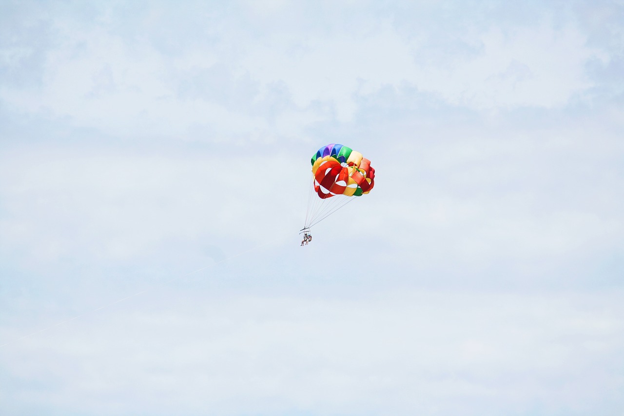 Spalvinga, Parašiutas, Mėlynas, Dangus, Debesys, Žmonės, Skristi, Parasailing, Nemokamos Nuotraukos,  Nemokama Licenzija