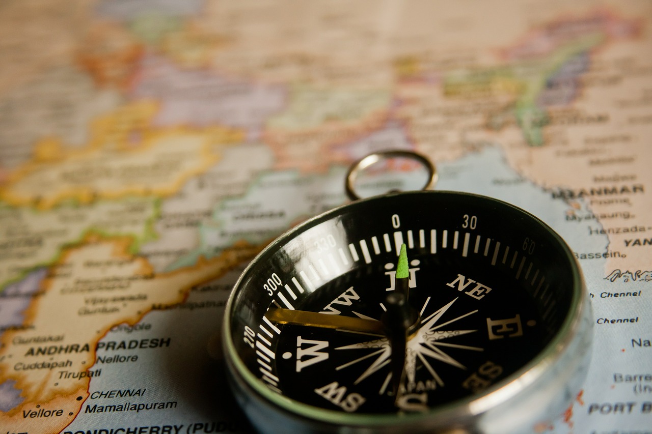 Kompasas, Navigacija, Žemėlapis, Kryptis, Kelionė, Kelionė, Retro, Geografija, Nuotykis, Kartografija