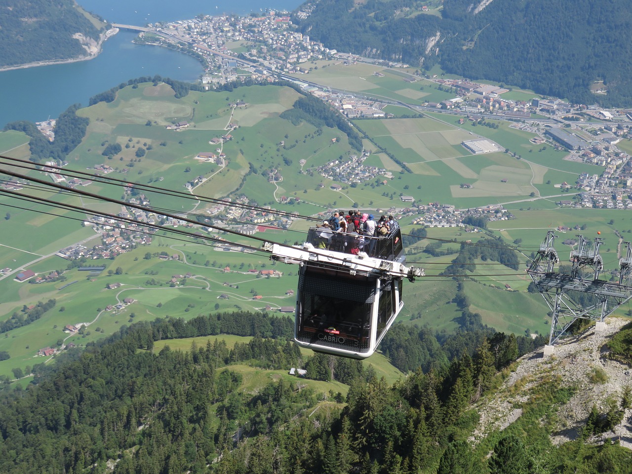 Kabrioletas,  Kalnų Geležinkelis,  Dviaukštis,  Stanserhorn,  Kabelis,  Kajutės,  Viršutinis Denis,  Saulės Spinta,  Stogo Gondola,  Laiptai