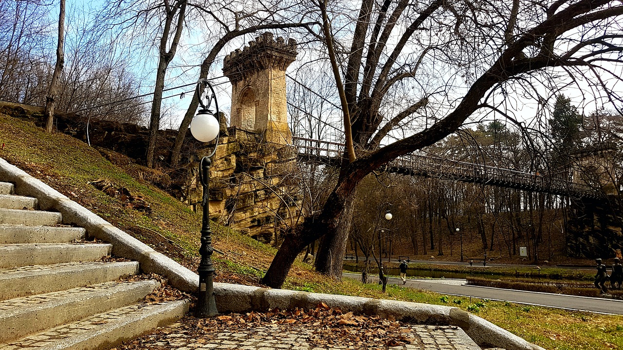 Craiova, Tiltas, Parkas, Laiptai, Lempos Stulpas, Laikas, Pavasaris, Ežeras, Pom, Gamta