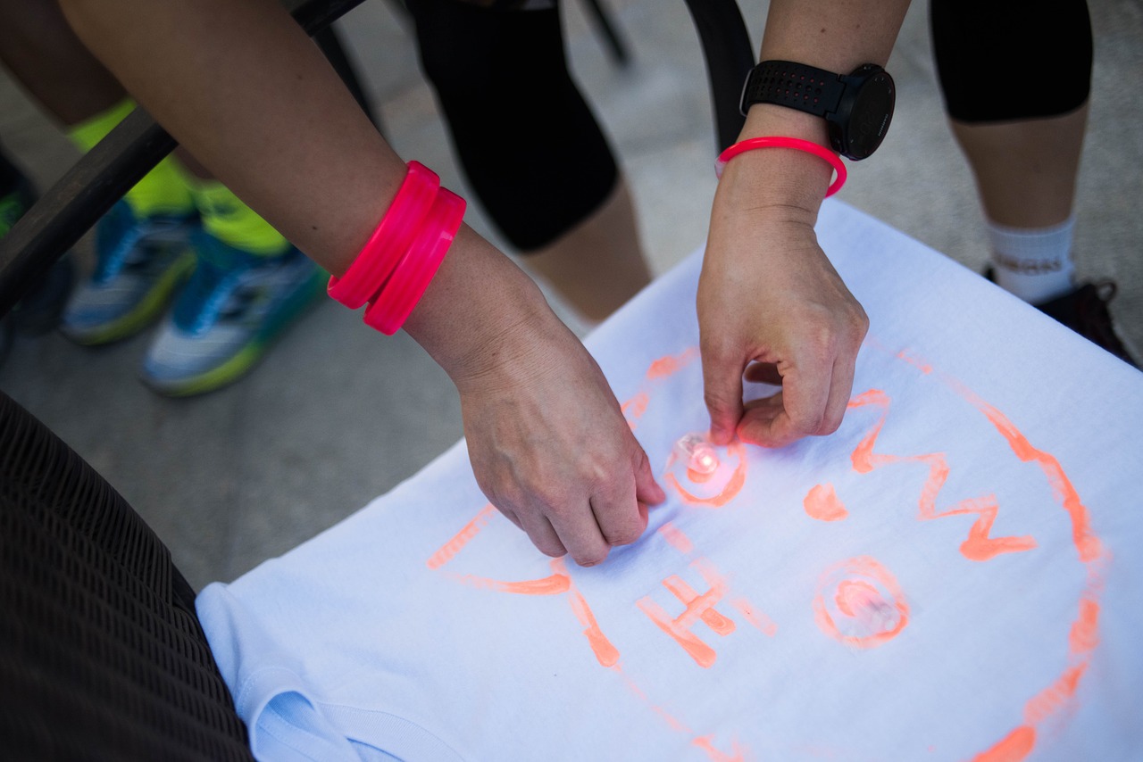 Kūrimas, Rankomis Dekoruoti Drabužiai, Medžiagos, T-Shirt, Menas, Kačių Veido, Dažyti, Fluorescencinis, Nemokamos Nuotraukos,  Nemokama Licenzija