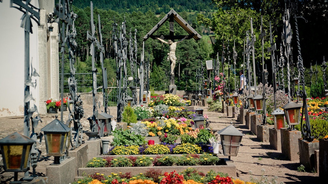 Nukryžiuotas, Kapinės, Kapai, Aldino, Poilsio Vieta, Kryžiai, Žibintas, South Tyrol, Metaliniai Kryžiai, Metalas