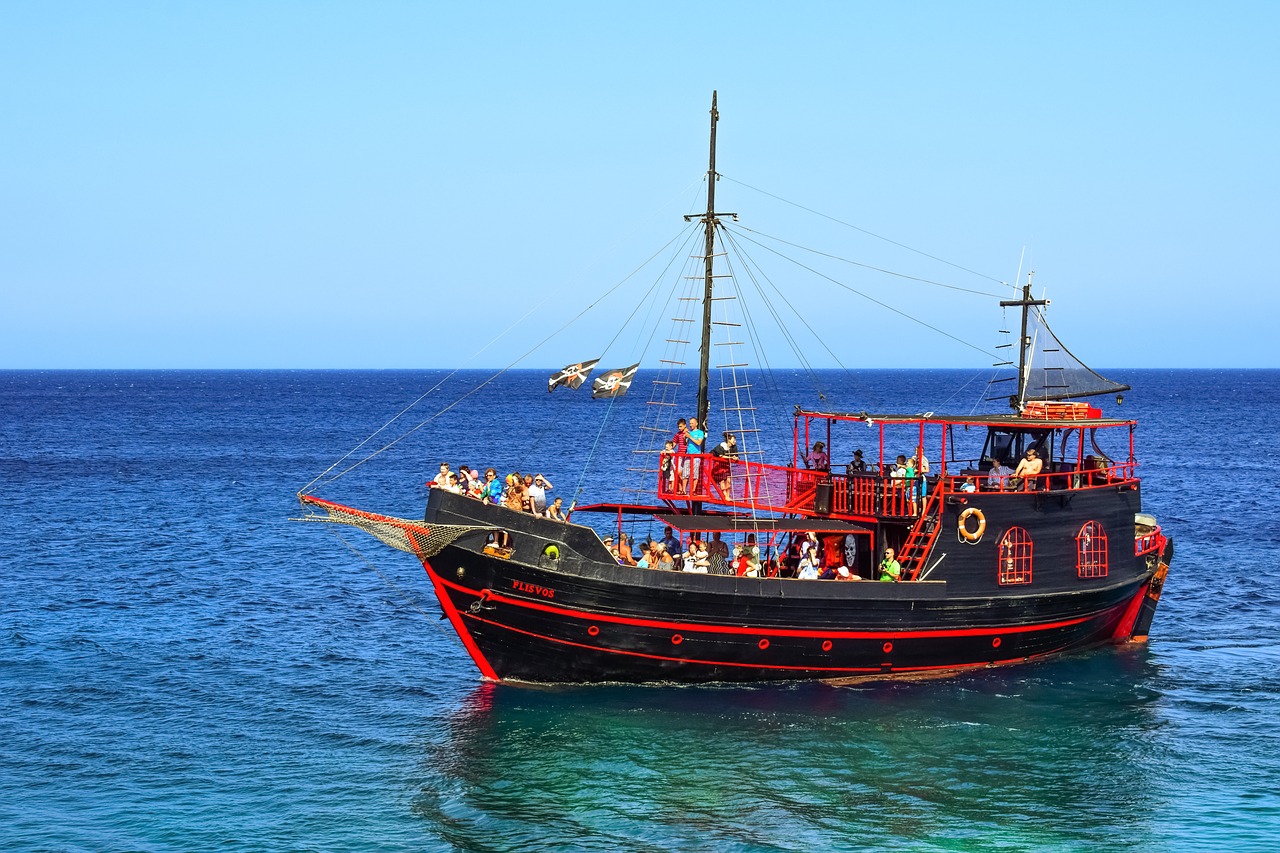 Kruizinis Laivas, Turizmas, Laisvalaikis, Piratų Laivas, Mėlynas, Vasara, Jūra, Kipras, Cavo Greko, Nemokamos Nuotraukos