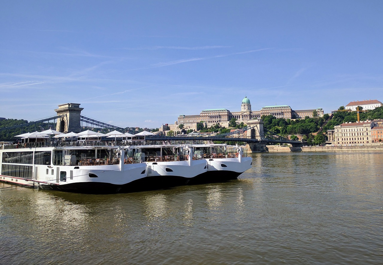 Kruizinis Laivas, Budapest, Danube, Karališkasis Rūmai, Grandinės Tiltas, Laivas, Laivas, Kruizas, Gabenimas, Nemokamos Nuotraukos