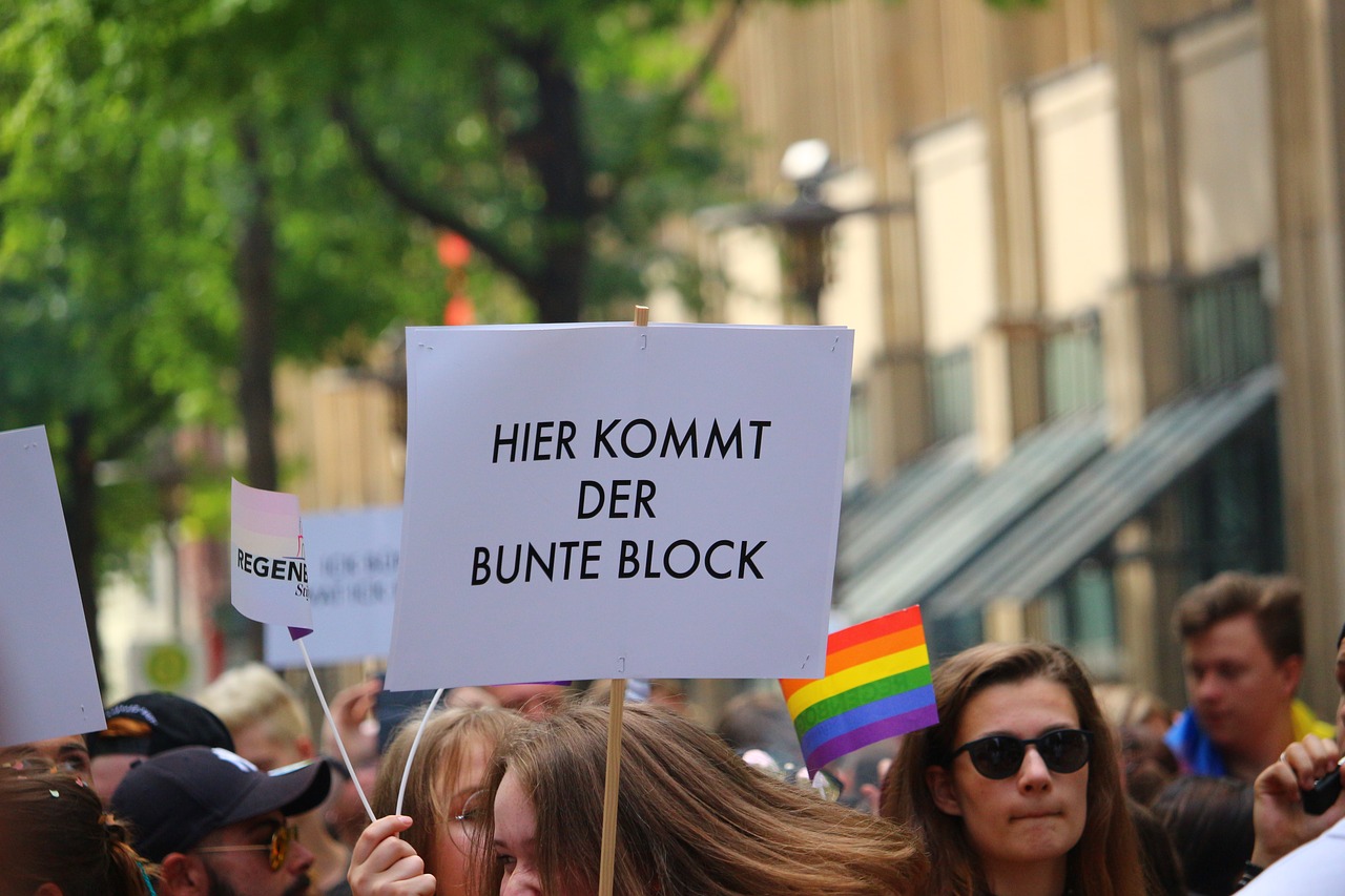 Csd, Parodyk Man, Demonstracija, Skydas, Spalvinga, Paradas, Protestas, Hamburgas, Žmogus, Nemokamos Nuotraukos