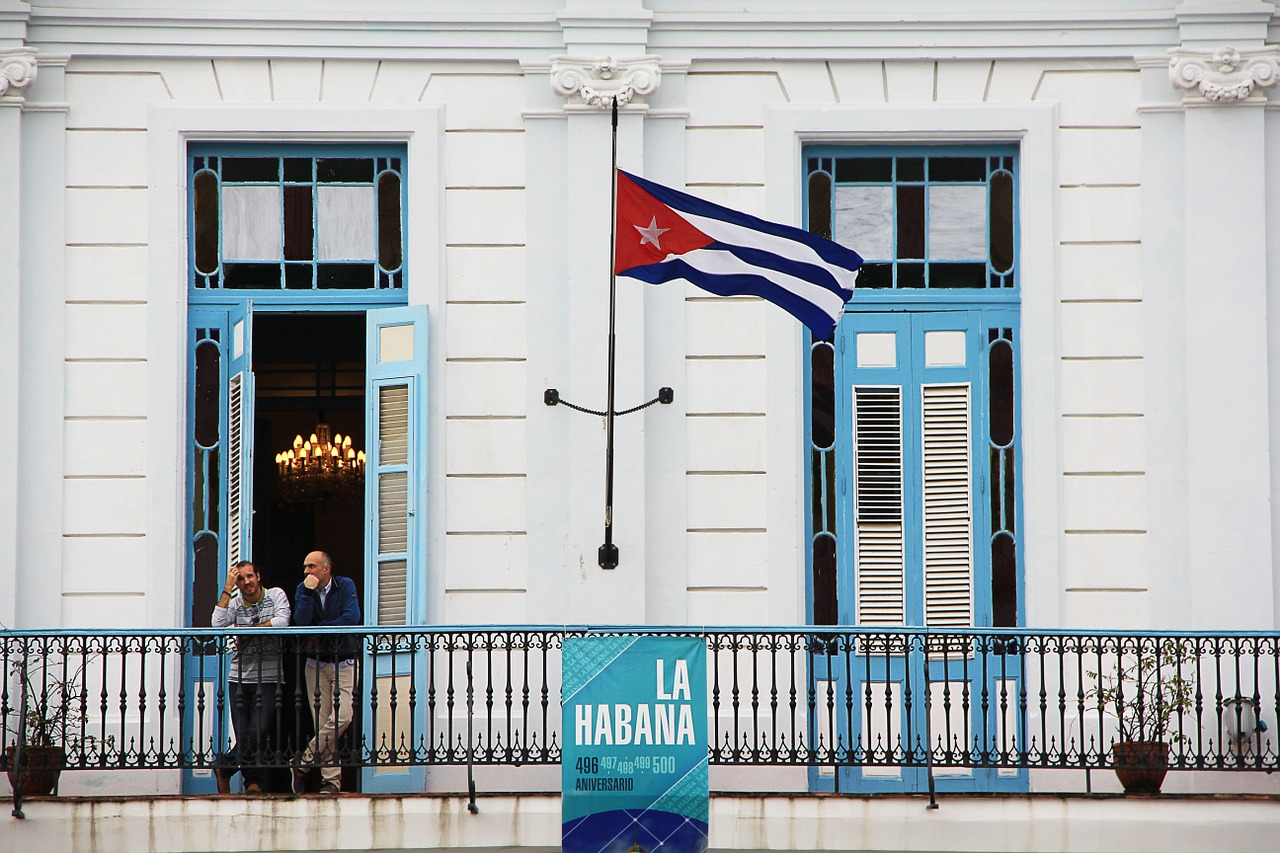 Kuba, Vėliava, Fasadas, Durys, Langas, Karibai, Kubos, Mėlynas, Turėklai, Kelionė