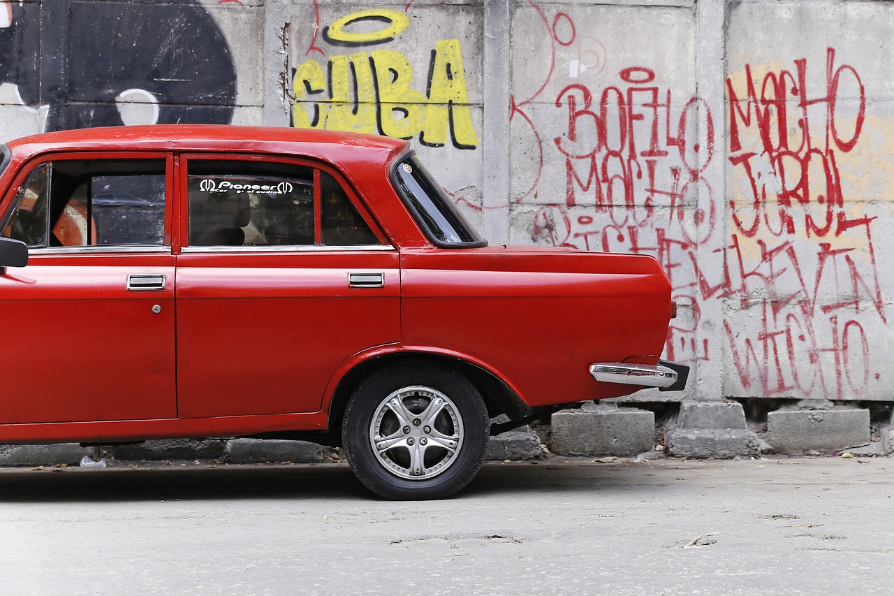 Kuba, Havana, Oldtimer, Automobilis, Automatinis, Raudona, Gatvė, Miesto, Grafiti, Siena
