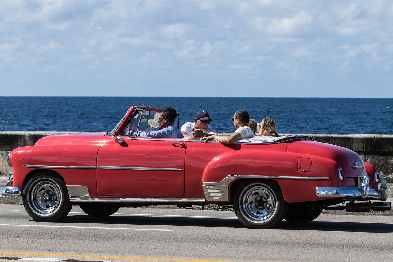 Kuba,  Havana,  Malecon,  Almendronas,  Taksi,  Chevy,  Klasikinis,  Raudona,  Viešbučio Rivjera,  Automobilis