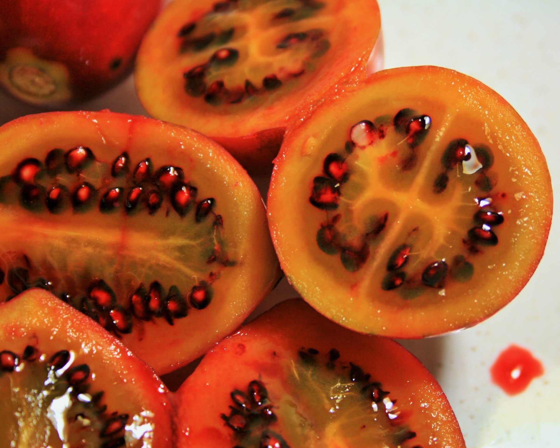 Экзотические томаты. Тамарилло фрукт. Тамарилло фейхоа. Экзотический фрукт Тамарилло. Экзотические помидоры.