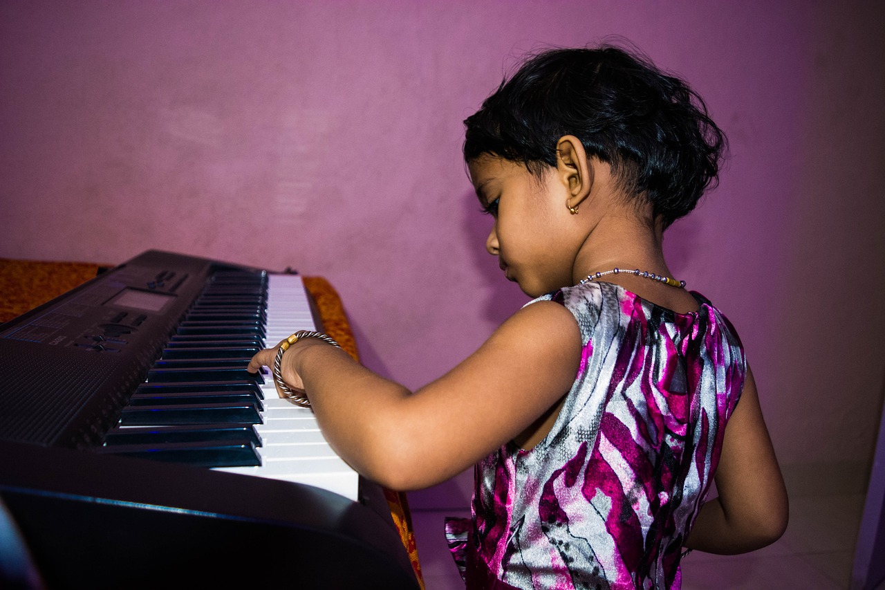 Cute Girl Playing Piano, Maža Mergaitė, Fortepijonas, Vaikas, Muzikinis, Vaikas, Mergaitė, Mielas, Muzika, Instrumentas