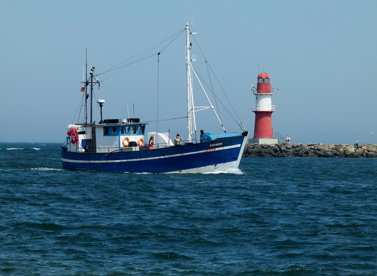 Pjaustytuvas, Žvejyba, Warnemünde, Jūrų Transportas, Švyturys, Uostas, Jūra, Vanduo, Žvejybos Laivas, Fischer