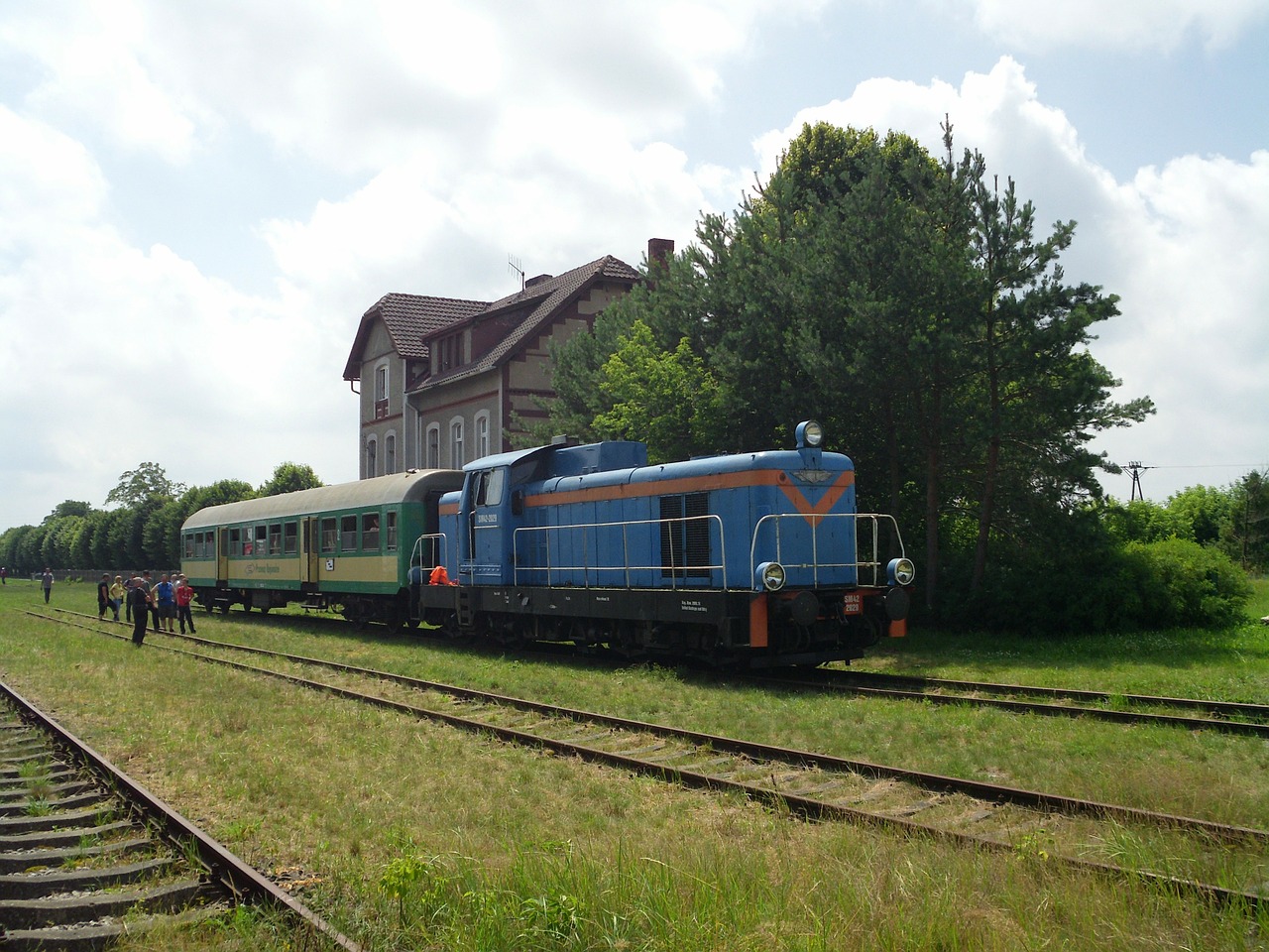 Cybinka, Lenkija, Kraštovaizdis, Dangus, Debesys, Traukinys, Geležinkelis, Geležinkelis, Trasa, Stotis