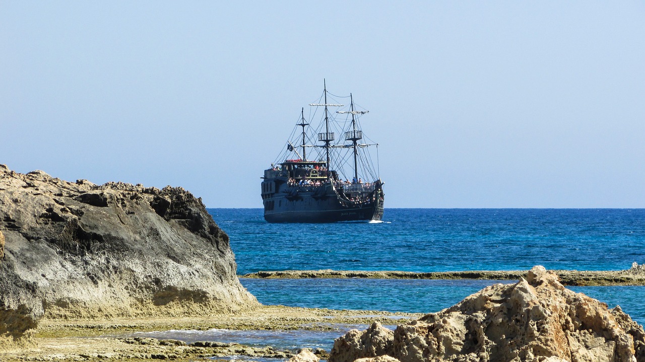 Kipras, Ayia Napa, Uolos Pakrantė, Kruizinis Laivas, Piratų Laivas, Turizmas, Laisvalaikis, Nemokamos Nuotraukos,  Nemokama Licenzija