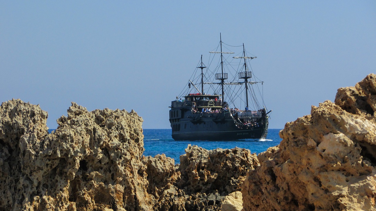Kipras, Ayia Napa, Uolos Pakrantė, Kruizinis Laivas, Piratų Laivas, Turizmas, Laisvalaikis, Nemokamos Nuotraukos,  Nemokama Licenzija