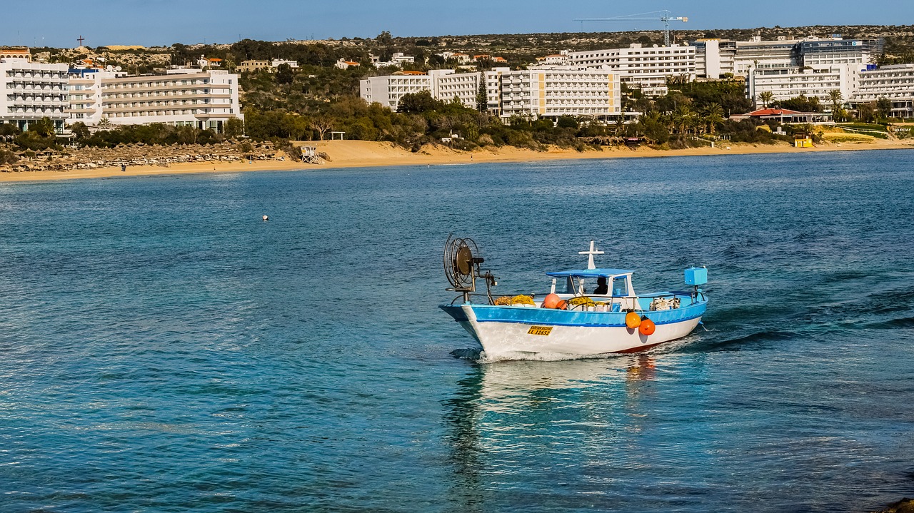 Kipras, Ayia Napa, Žvejybos Laivas, Tradicinis, Kelionė, Turizmas, Sala, Jūra, Papludimys, Kelionės Tikslas