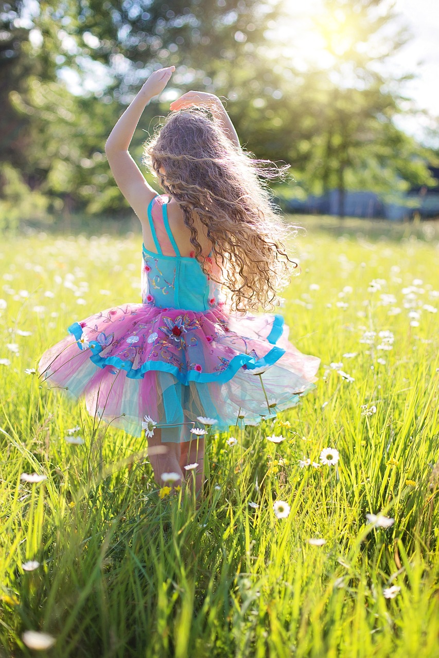 Šokis, Maža Mergaitė, Twirling, Pasukti, Balerina, Vaikystę, Laimingas, Vaikas, Mielas, Šokiai