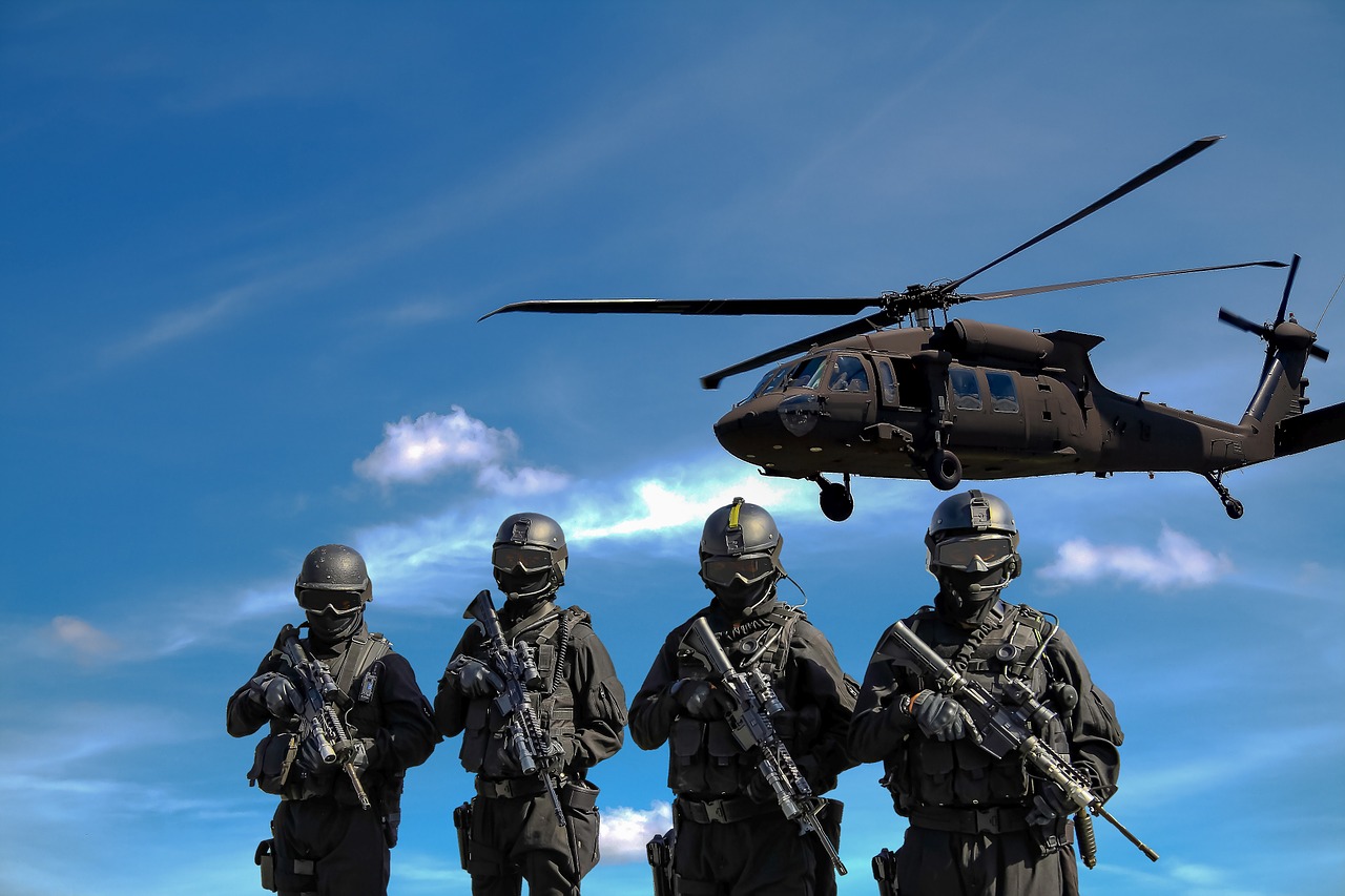 Pavojingas, Policija, Sraigtasparnis, Kariuomenė, Karas, Ataka, Armija, Commando, Speciali Darbo Grupė, Swat Team