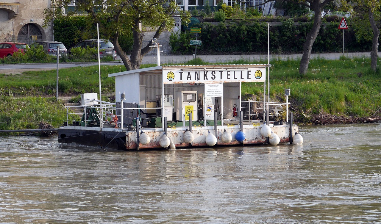 Danube, Laivo Stotis, Wachau, Austria, Dyzelinas, Jūrų Dyzelinas, Motorlaiviai, Laivyba, Srautas, Nemokamos Nuotraukos