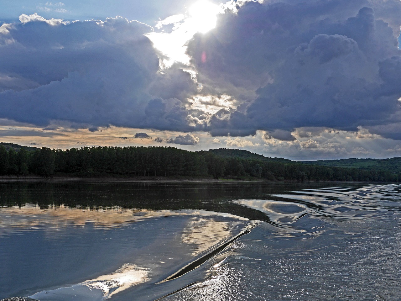 Danube, Abendstimmung, Laivyba, Lanko Banga, Veidrodis, Nutekėjimas, Romanija, Vanduo, Vakaras, Upė