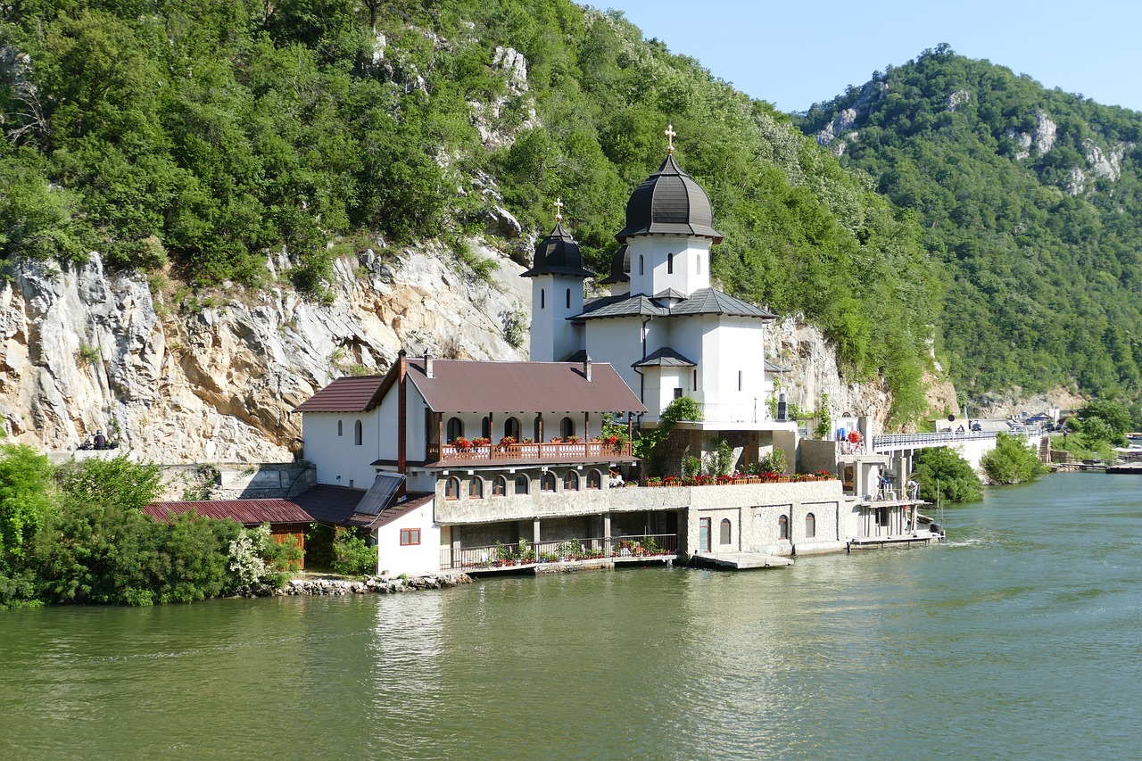 Danube, Upė, Serbija, Kraštovaizdis, Rokas, Geležiniai Vartai, Kalnas, Upės Kruizas, Bažnyčia, Kruizas Danube