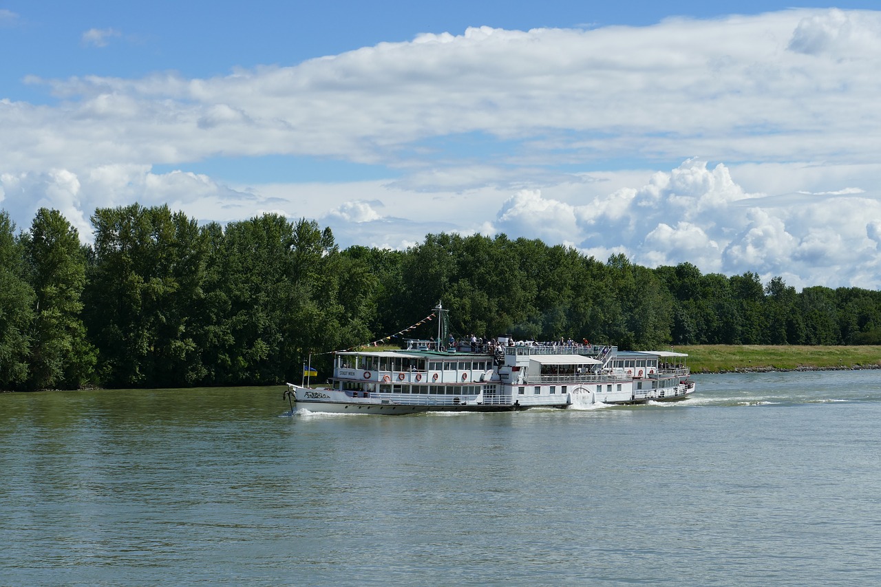 Danube, Austria, Upės Kruizas, Upė, Žemutinė Austrija, Danubės Slėnis, Kruizas, Miškas, Bankas, Laivas