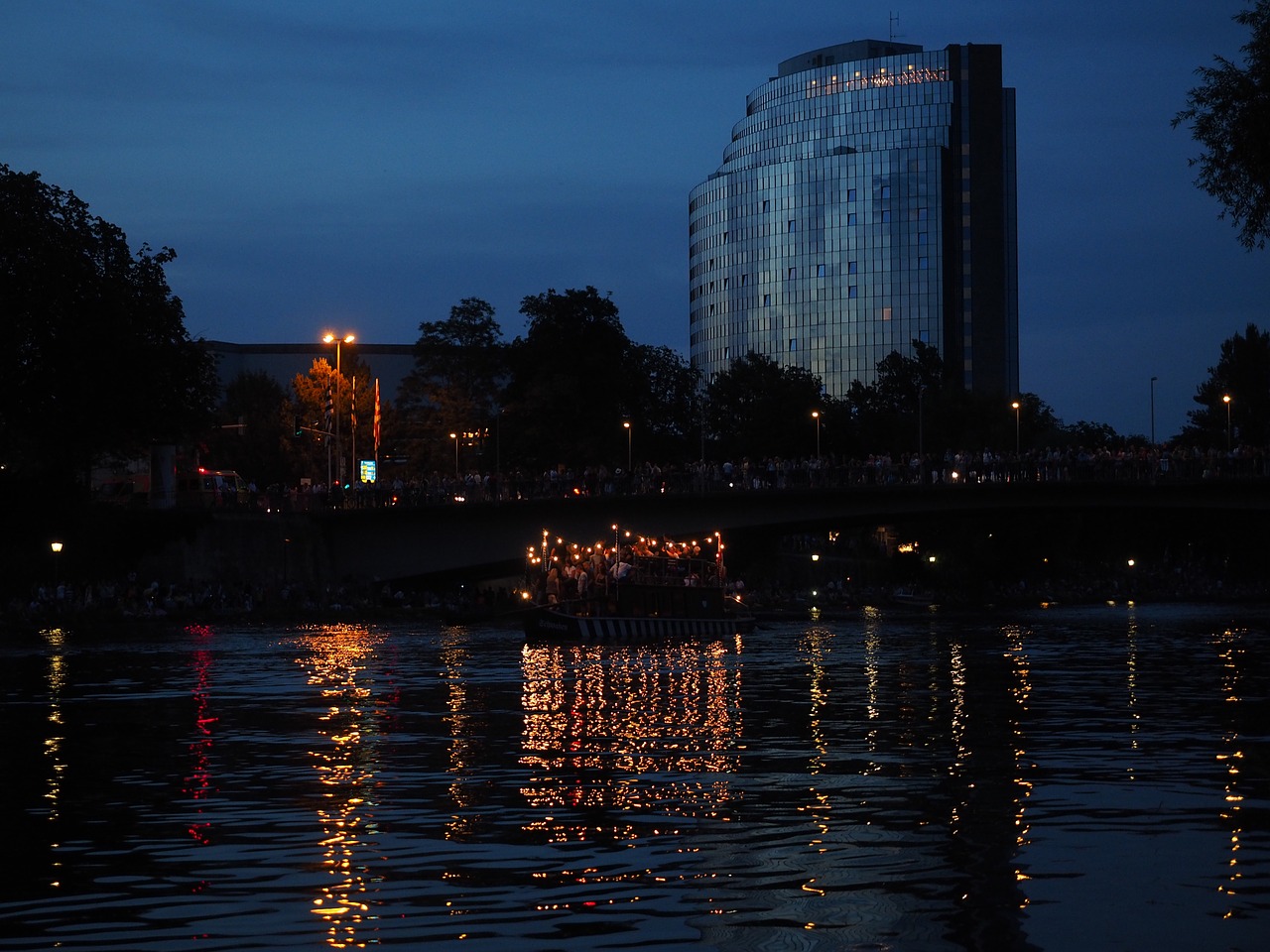 Danube, Ulm, Žiburių Serenada, Žiburių Šventė, Upė, Vanduo, Jūrų Viešbutis, Jūrų, Nemokamos Nuotraukos,  Nemokama Licenzija