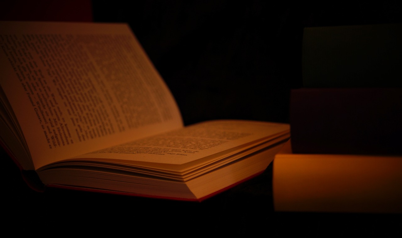 Tamsi, Niūrus, Knygos, Puslapiai, Popierius, Skaityti, Knyga, Susijęs, Naršyti, Padengti
