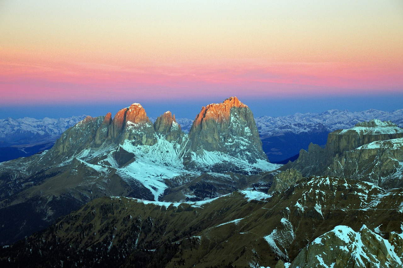 Aušra, Sassolungo, Dolomitai, Val Gardena, Saulėtekis Iš Marmolados, Italy, Alpės, Sniegas, Žiemos Peizažas, Kalnas