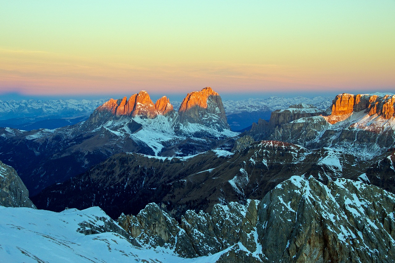 Aušra, Sassolungo, Dolomitai, Balnelio Masyvas, Saulėtekis Iš Marmolados, Italy, Alpės, Sniegas, Žiemos Peizažas, Kalnas