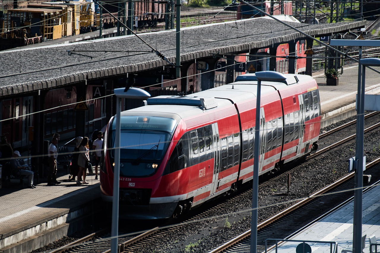Db, Deutsche Bahn, Traukinys, Regioninis Traukinys, Viešosios Transporto Priemonės, Geležinkelis, Atrodė, Geležinkelių Transportas, Kelionė, Transportas