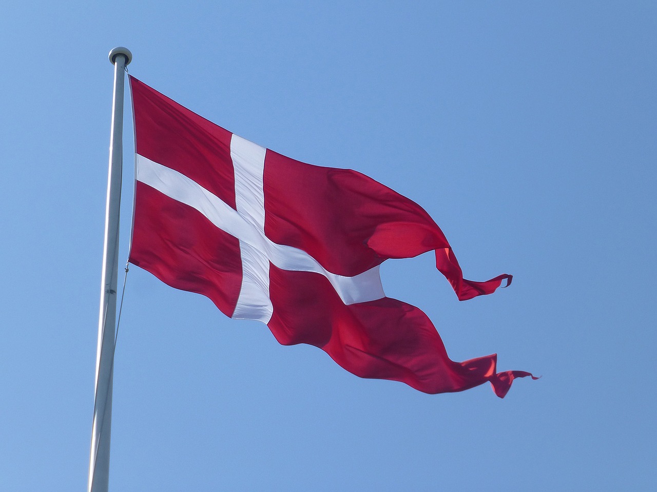 Denmark Flag, Vėliava, Raudona, Balta, Smūgis, Plazdėjimas, Dangus, Vėjas, Linksmas, Nemokamos Nuotraukos