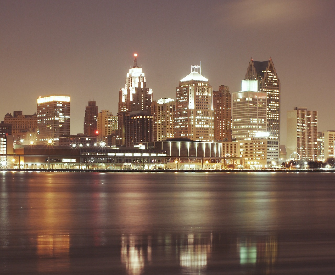 Detroitas, Miestas, Naktis, Dangoraižiai, Namai, Miesto Panorama, Panorama, Upė, Centro, Architektūra