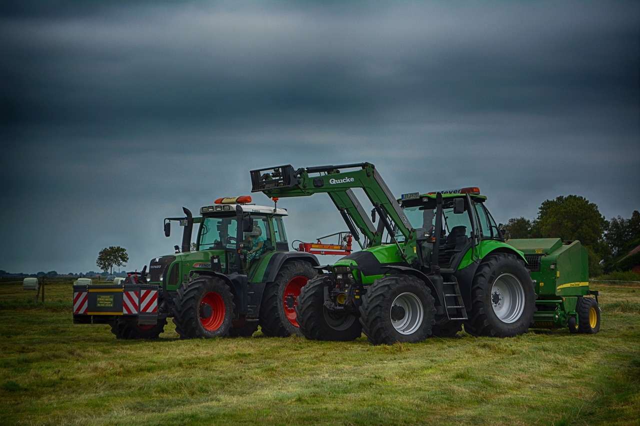 Deutz,  Fendt,  Fendt 820,  Traktoriai,  Darbo Užmokesčio Veiklos,  Pobūdį,  Žemdirbystė,  Galvijų Pašarų,  Apdirbimo Mašina,  Rheiderland Taip Pat Yra: