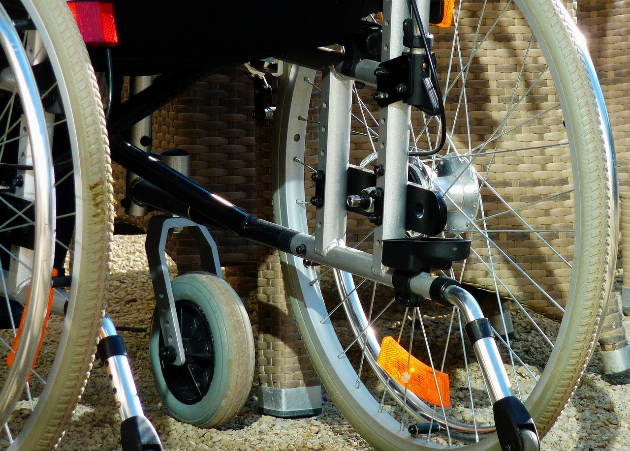 Neįgalus, Neįgalus Žmogus, Vairavimo Pagalba, Lame, Negalia, Mobilus, Pastovi, Slaugos Namai, Neįgaliųjų Vežimėlis, Avarija