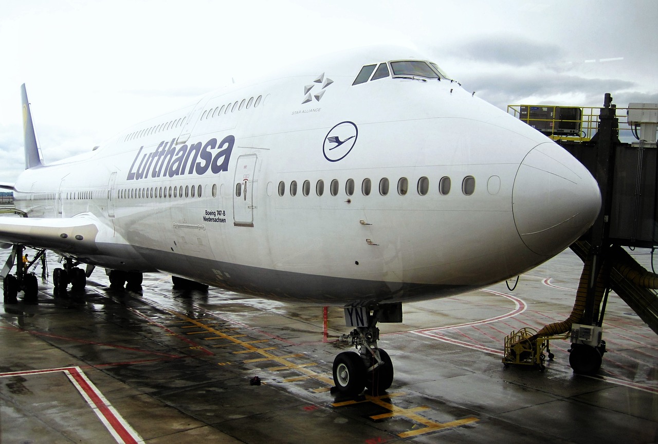 Prijungtas Jumbo Jet, Lufthansa 747-830Niedersachsen, Boeing 747, Orlaivis, Kelionių Aviakompanija, Skristi, Oro Uostas, Aviacija, Oro Transporto Eismas, Skrajutė