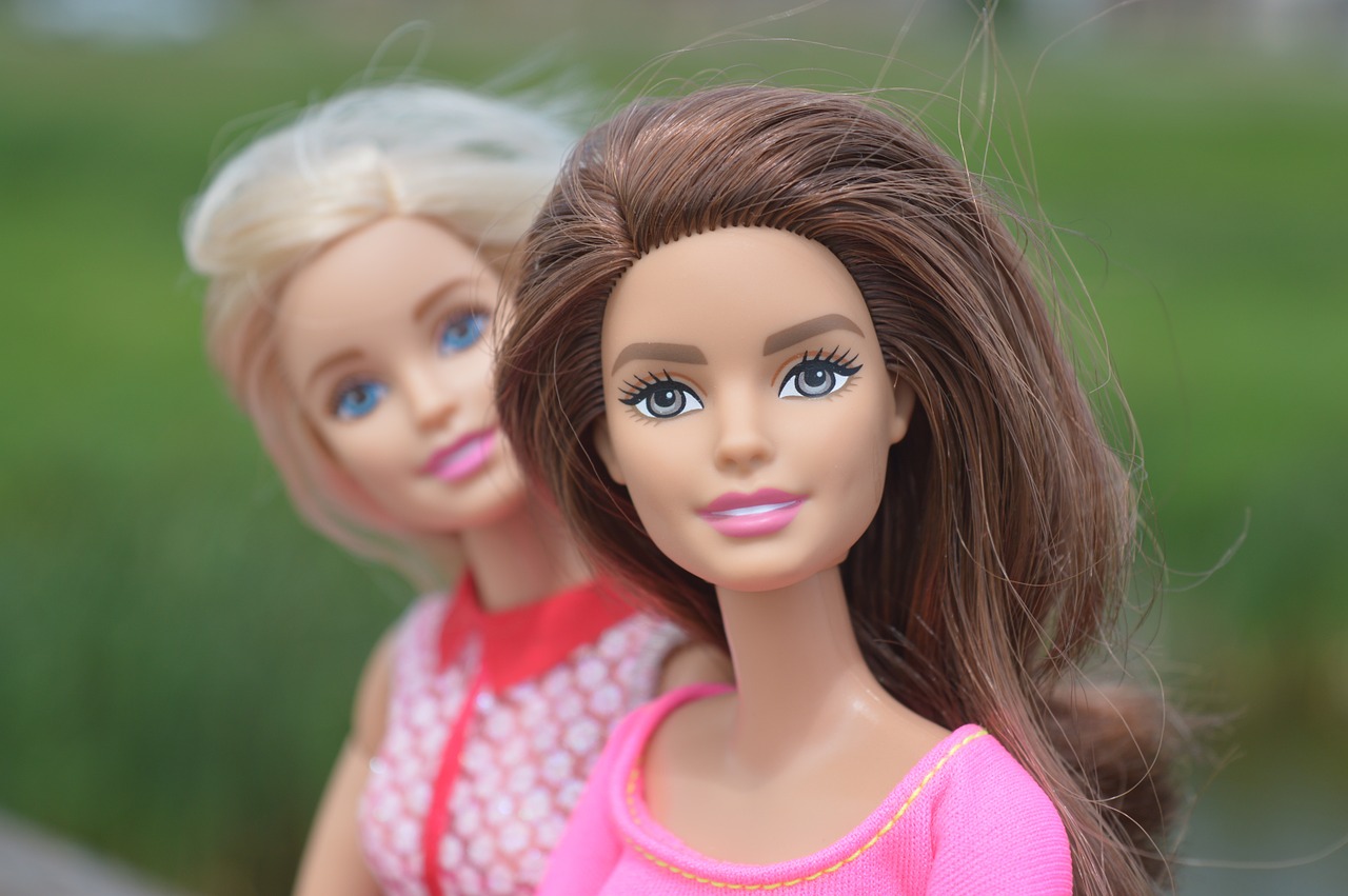 Lėlės Barbie Brunetė Sviesiaplaukis Atrodo Nemokamos Nuotraukos Mediakatalogas Lt