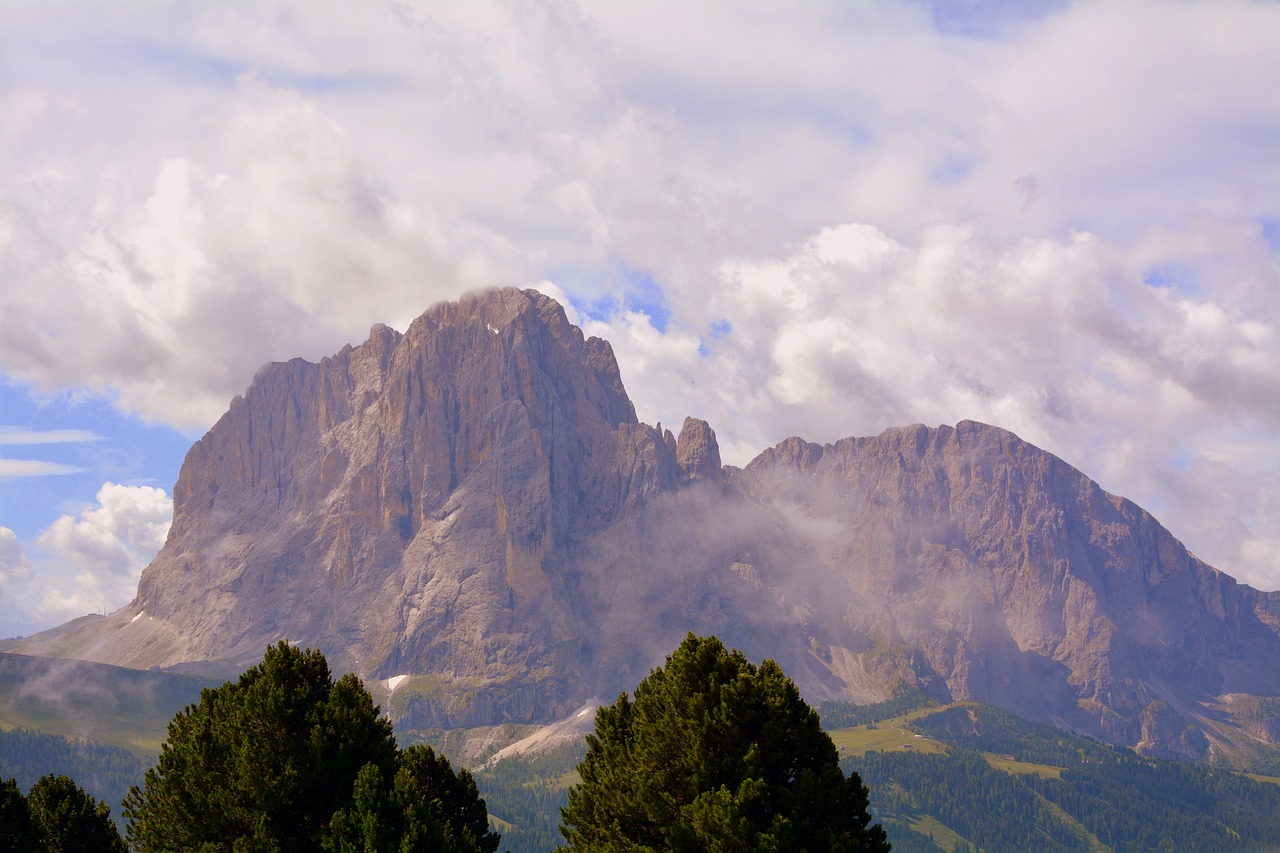 Dolomitai, Kalnas, Medžiai, Rokas, Debesys, Debesuota, Dangus, Gamta, Kraštovaizdis, Italy