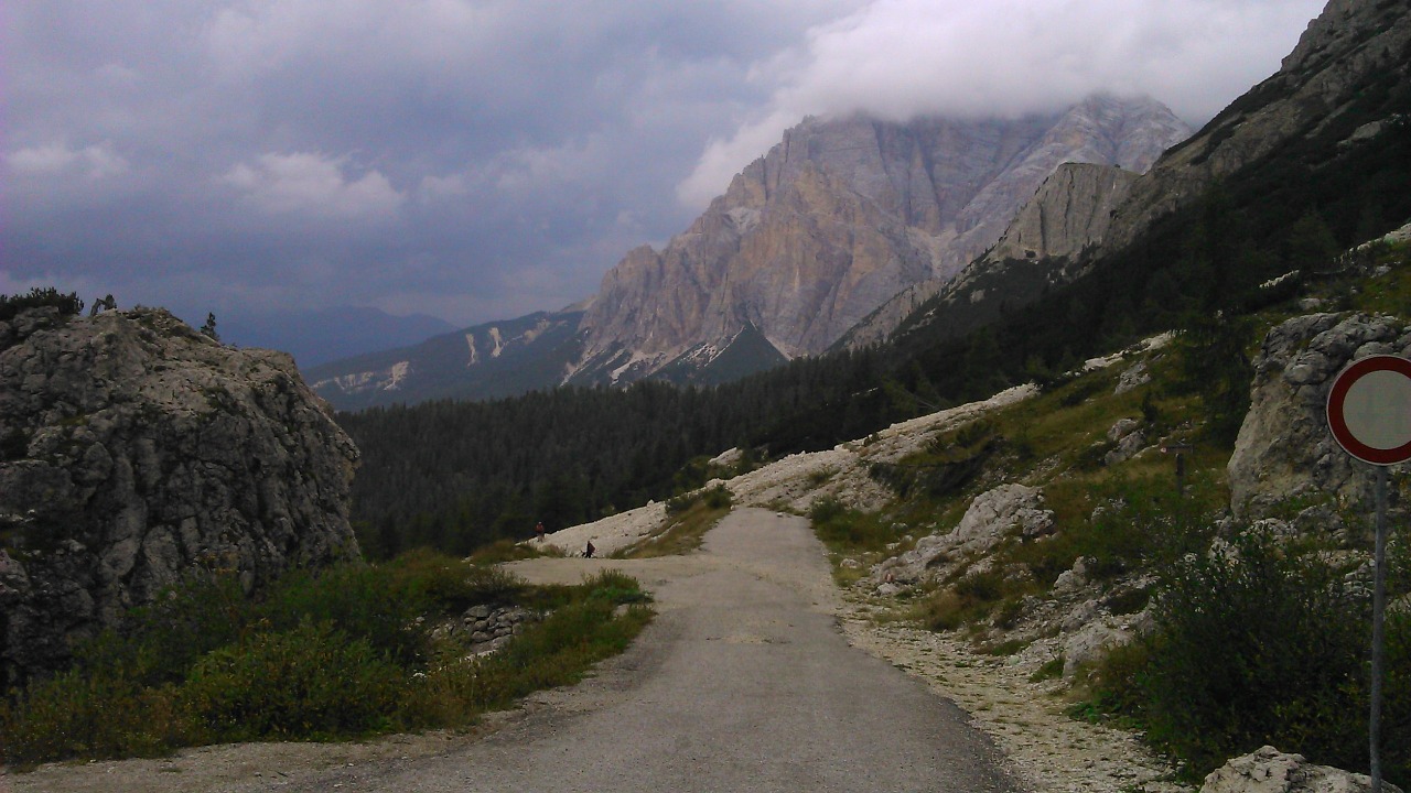 Dolomitai, Kalnai, Kraštovaizdis, Gamta, Miškas, Italy, Kelias, Uolingas, Akmenys, Dviračiu